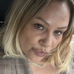 Meet your Posher, Dee